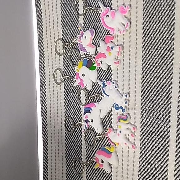 8 Unicorn Keychain's cute for any occasion. White, pink, purple, yellow - Picture 14 of 15